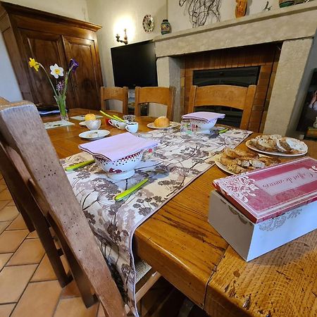 Chambres D'Hotes Au Calme Avec Salle De Jeux En Berry - Fr-1-591-678 Saulnay Kültér fotó